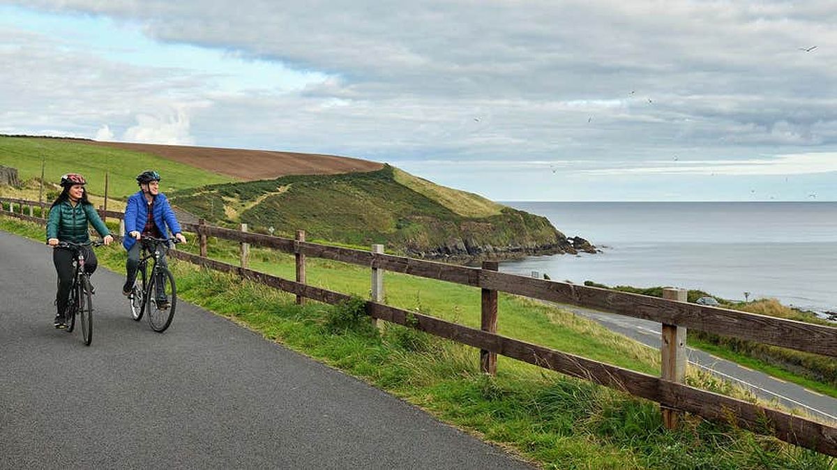 Couple cycling the Waterford Greenway to Dungarvan, Co. Waterford