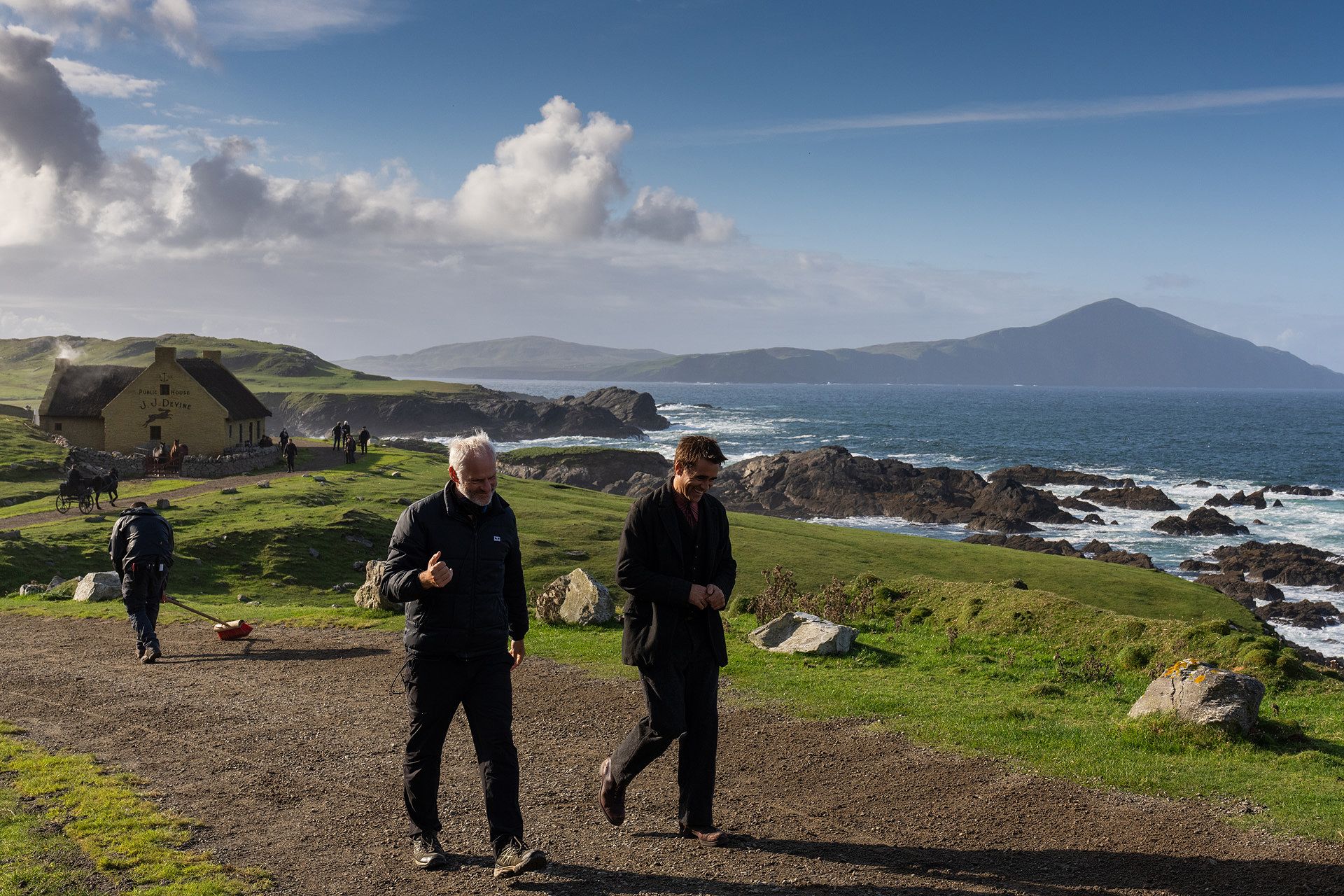 Martin McDonagh and Colin Farrell on set of the film THE BANSHEES OF INISHERIN