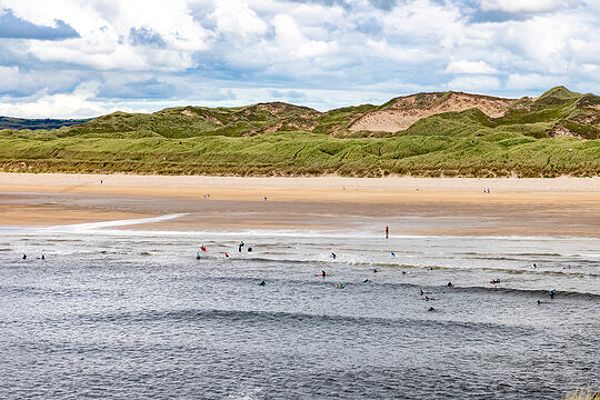 Surfers in Tullan Strand